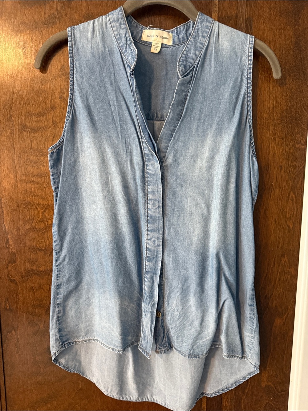 cloth & stone Faded Light Blue Sleeveless Chambray Button-Up Top